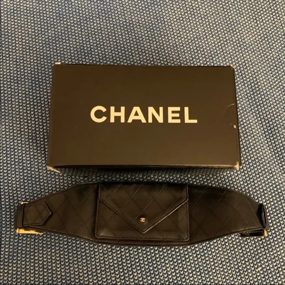 Chanel Vintage Leather Waist Belt & Card Case CHANEL Fall 1993 Wide CC Black Leather Charm Waist Belt main image 3